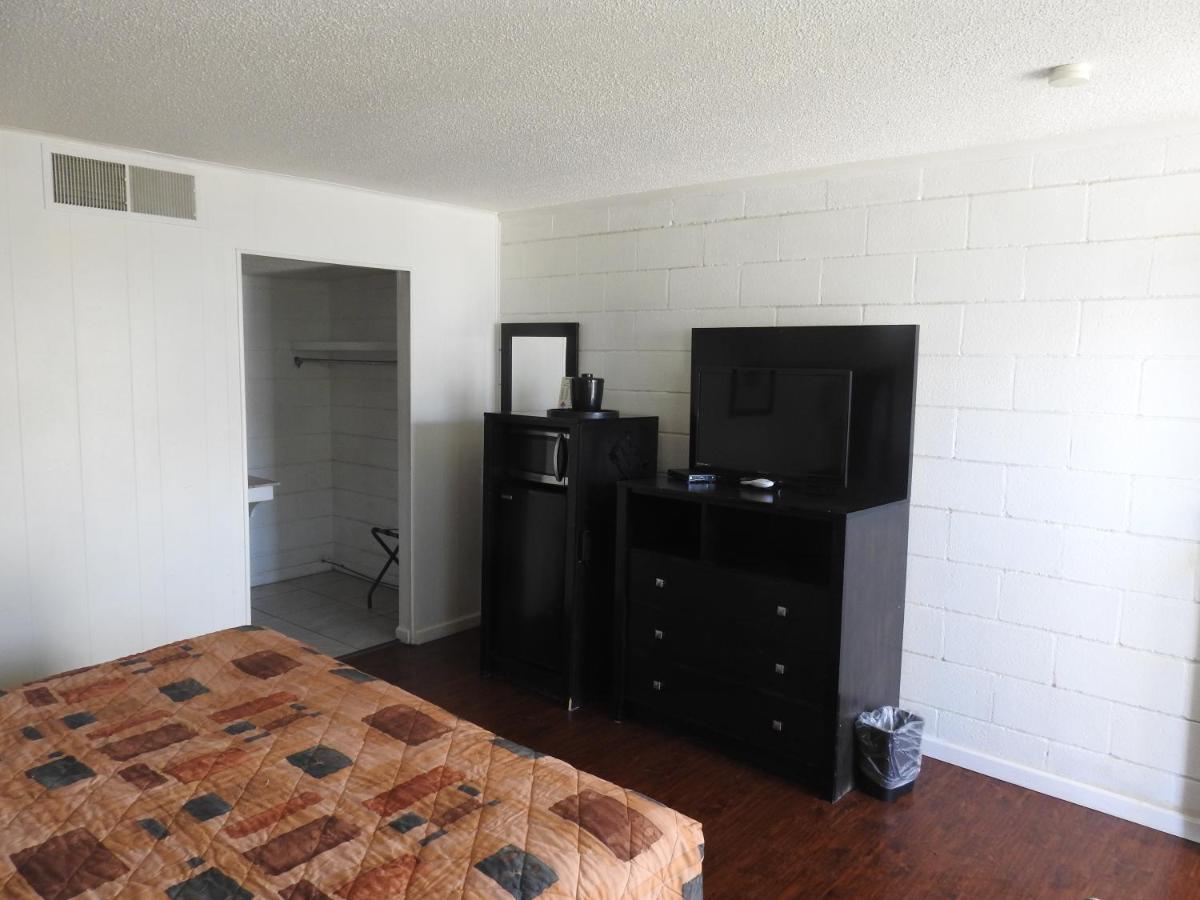 Economy Inn Socorro Bagian luar foto