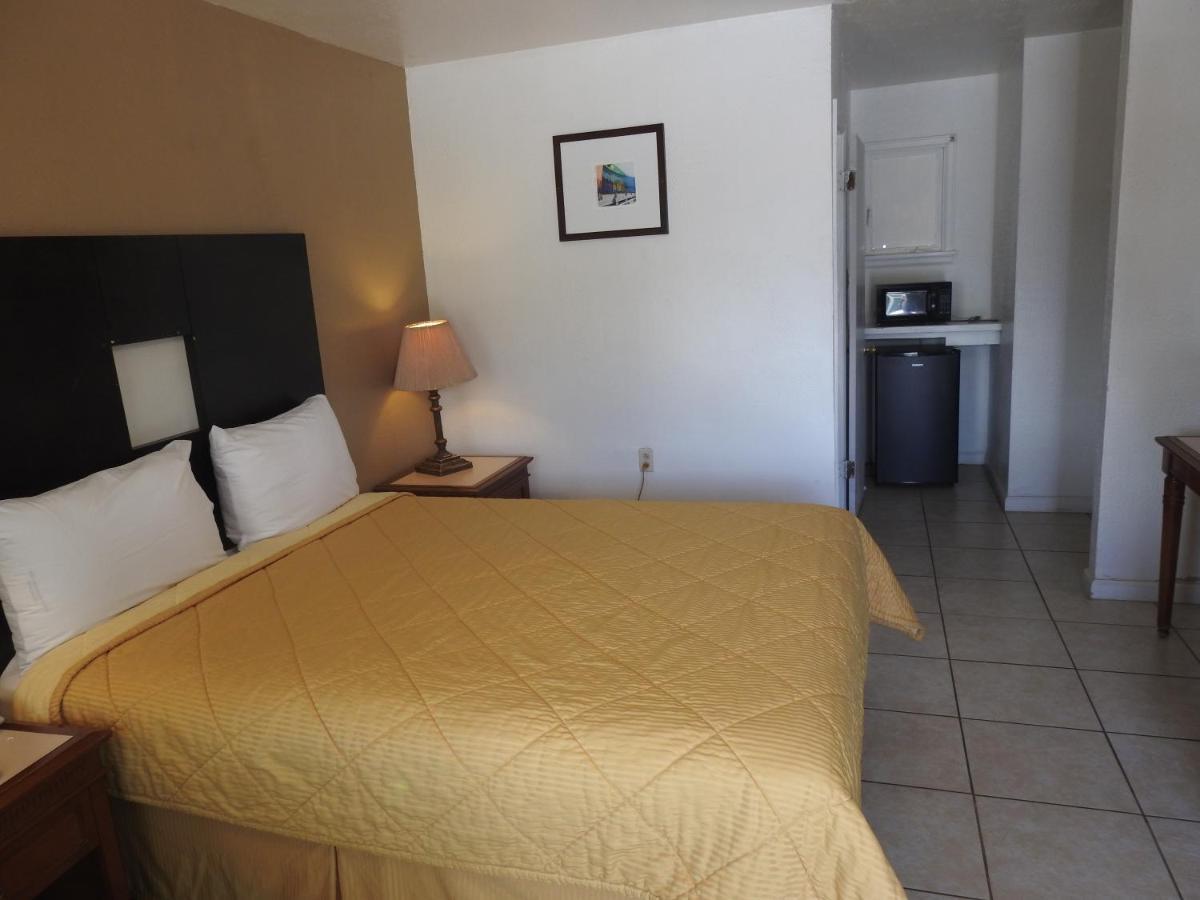 Economy Inn Socorro Bagian luar foto