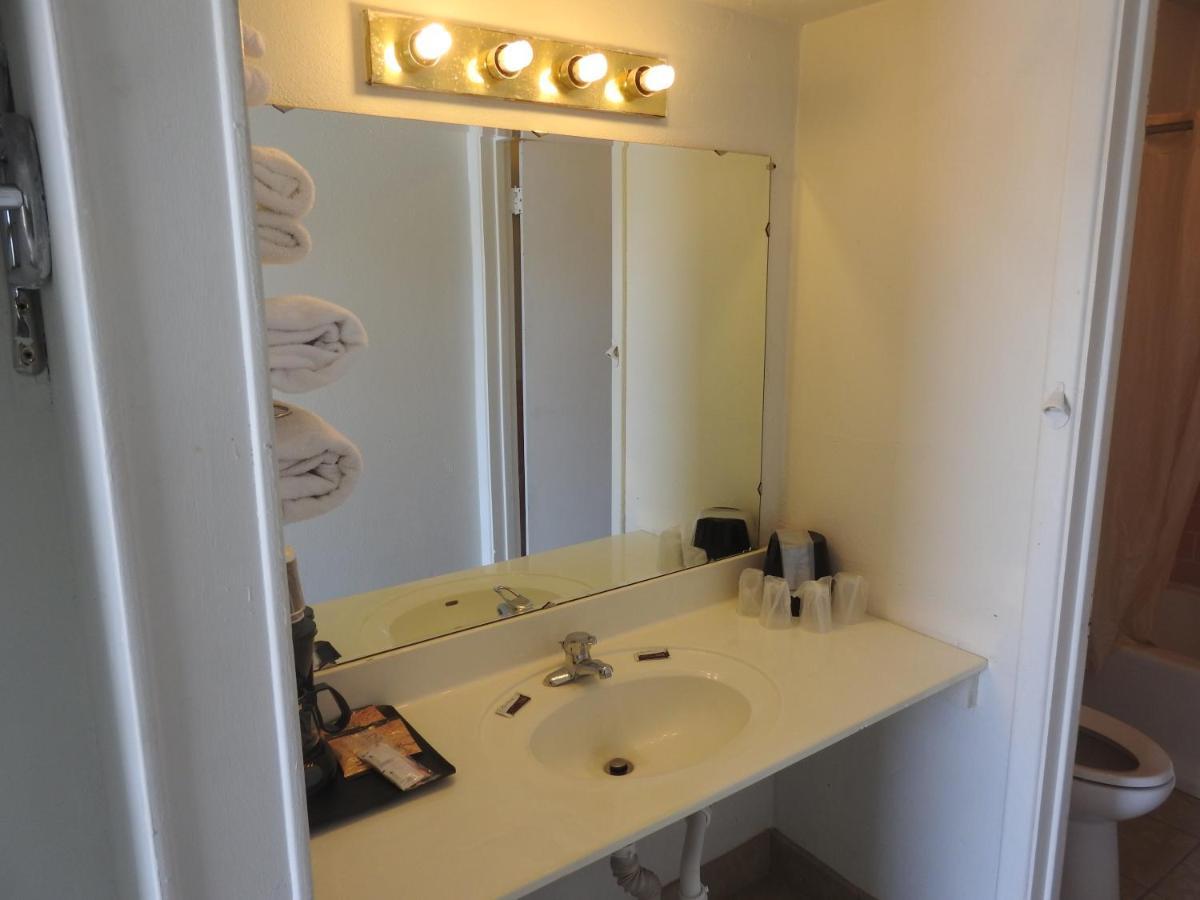 Economy Inn Socorro Bagian luar foto