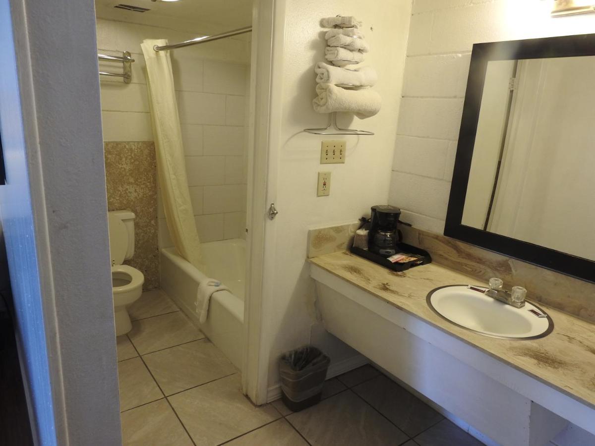 Economy Inn Socorro Bagian luar foto
