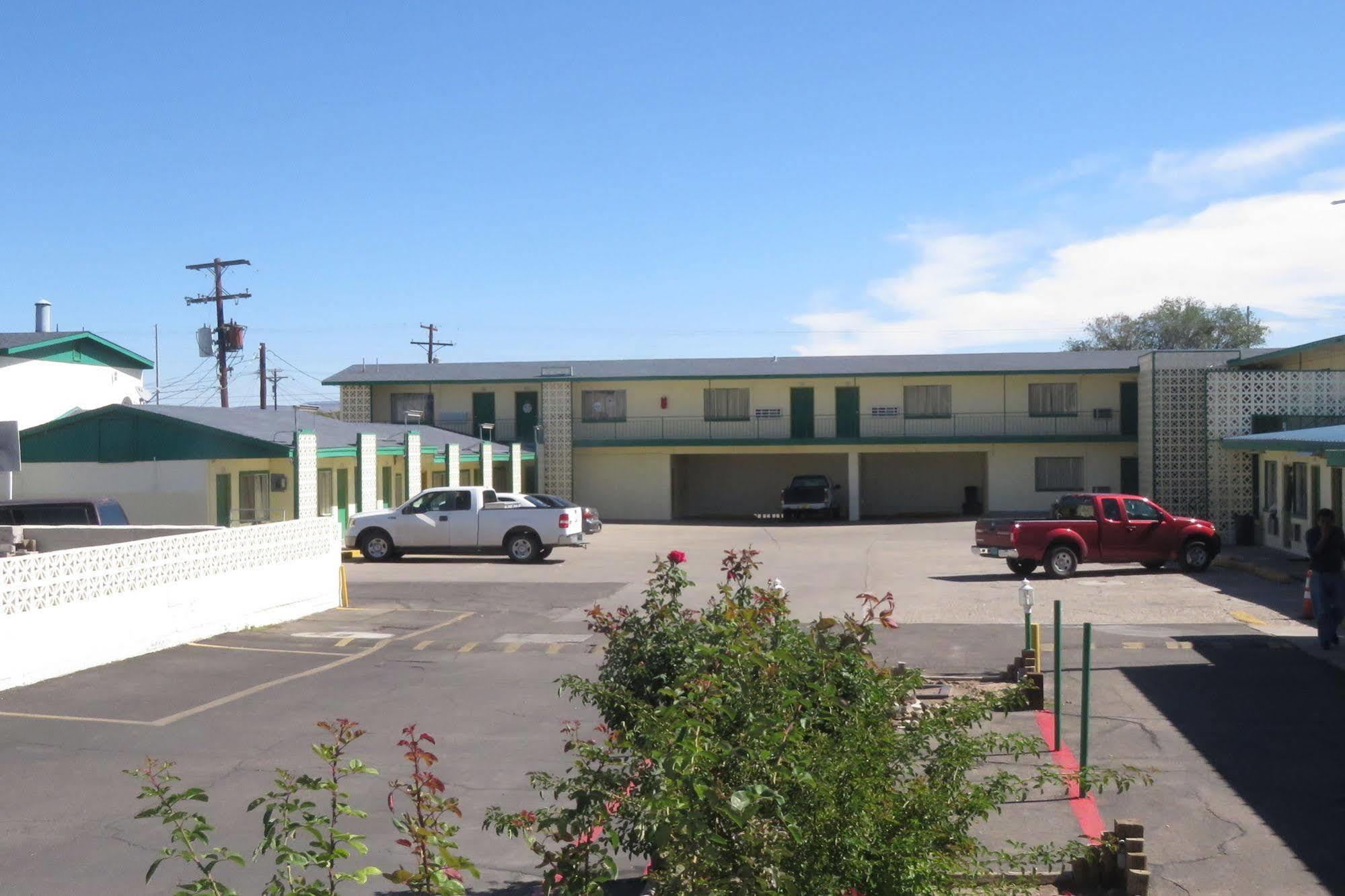 Economy Inn Socorro Bagian luar foto
