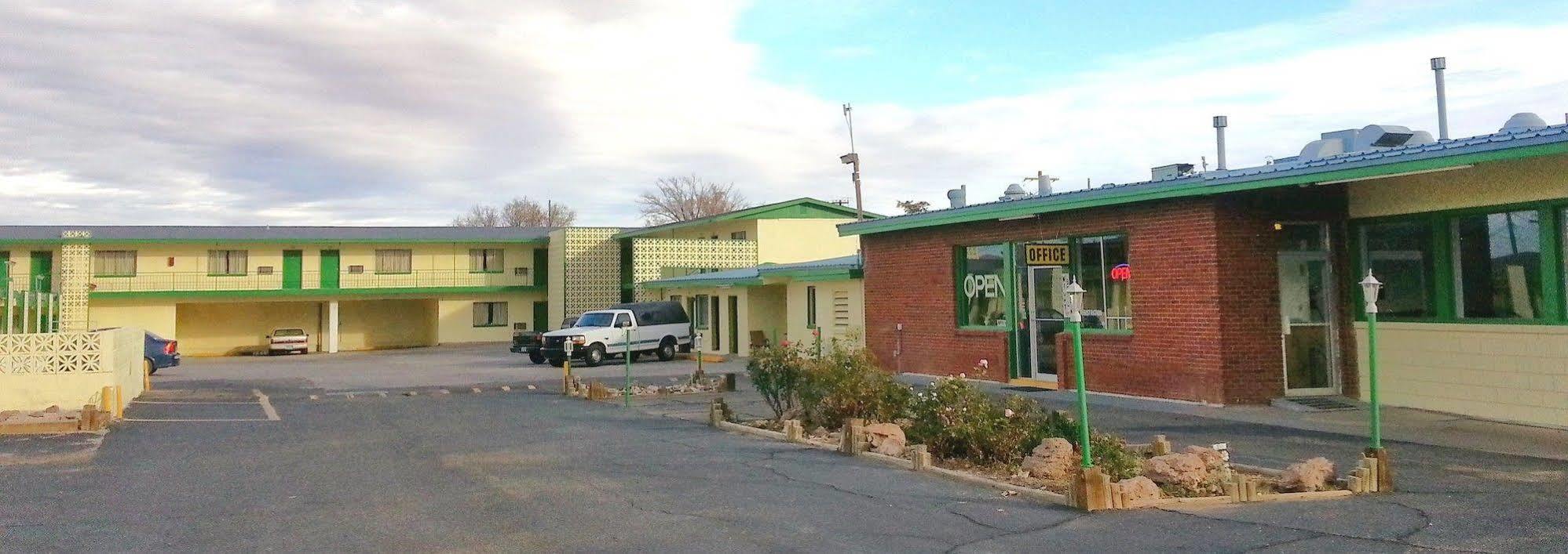 Economy Inn Socorro Bagian luar foto