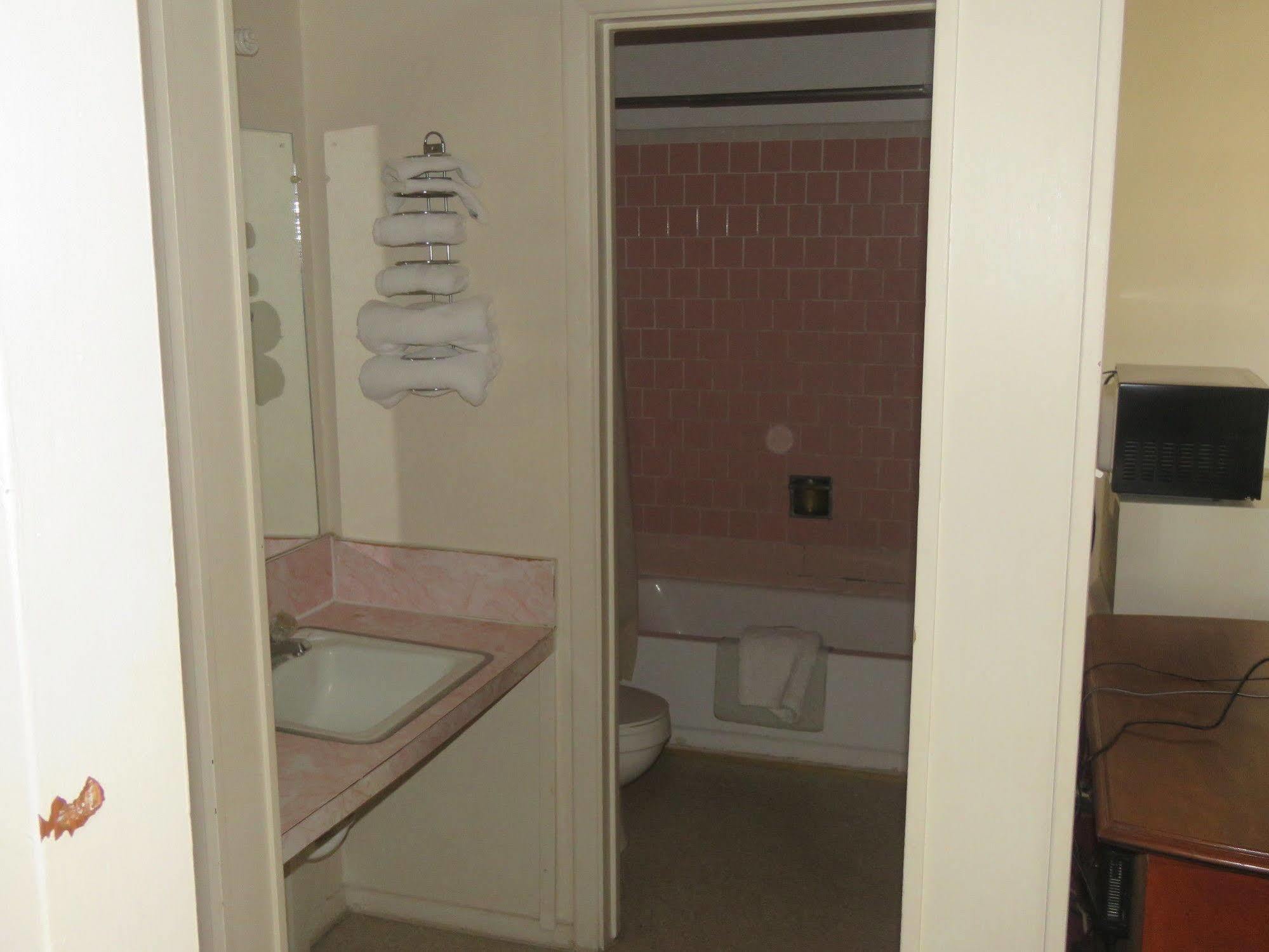 Economy Inn Socorro Bagian luar foto