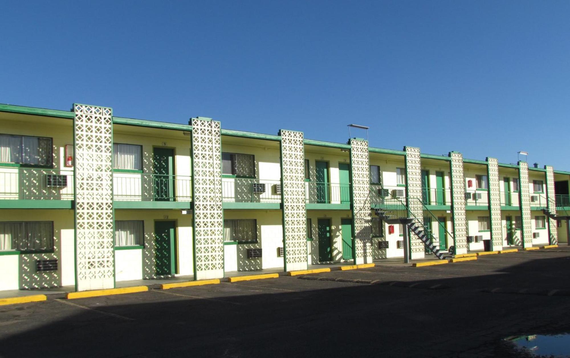 Economy Inn Socorro Bagian luar foto